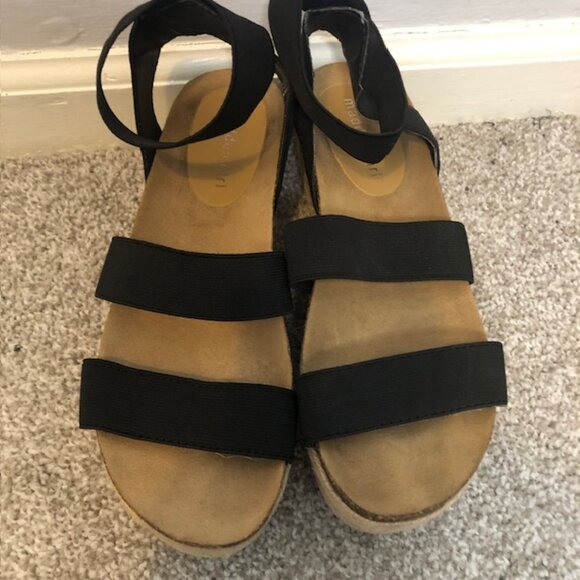 Madden Girl Cassie Black Strappy Sandals – Size 7.5 | Block Heel | Chic & Minima - Picture 2 of 8